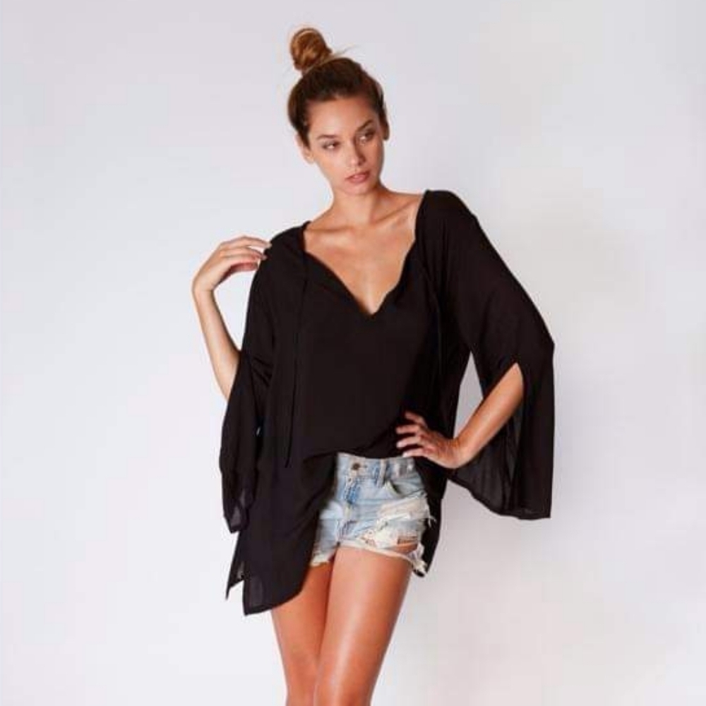Co H&m DIVIDED black size 42 (med) goth winged v-neck top with lace  nwot